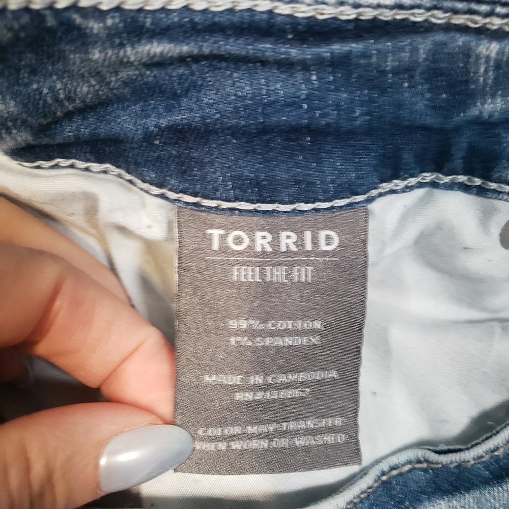 Torrid Crop Boyfriend Jeans Womens 14 Blue Vintage Stretch Raw Hem Denim - Picture 3 of 9